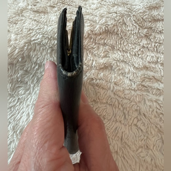 Gucci Supple Black Leather Bi-fold Horseshoe Kisslock - Picture 7 of 14